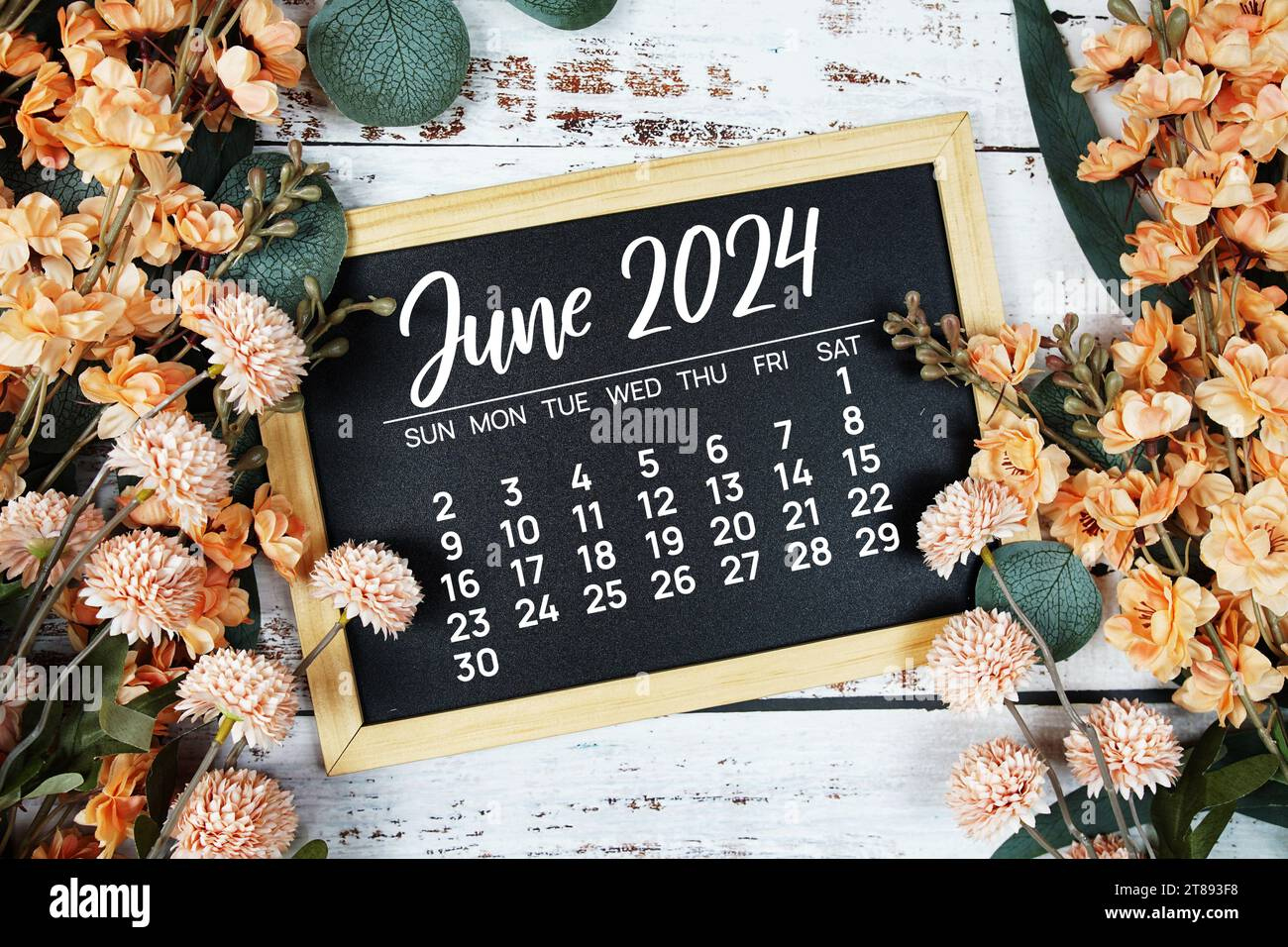 June 2024 Monthly Calendar With Flower Bouquet Decoration On | Calendar 2024