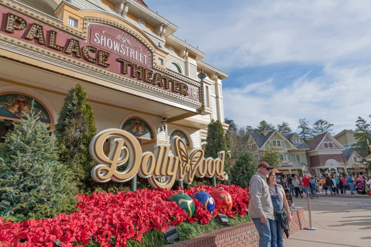 The Least Busy Times To Go To Dollywood | Momswhothink | Dollywood Crowd Calendar June 2025